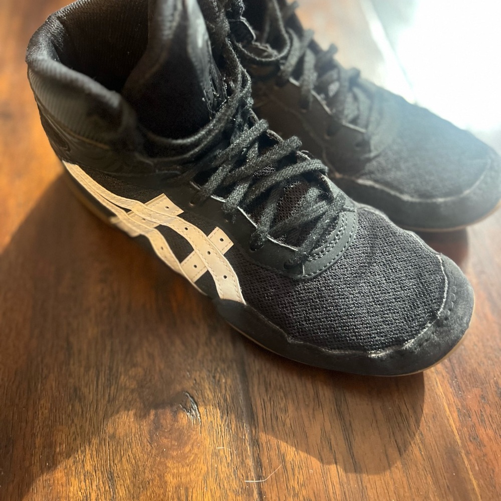 ASICS Black and White Wrestling Shoes